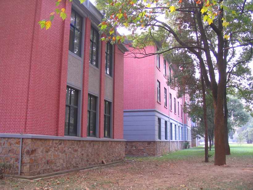 جامعة وسط الصين الطبيعية حرم جامعي