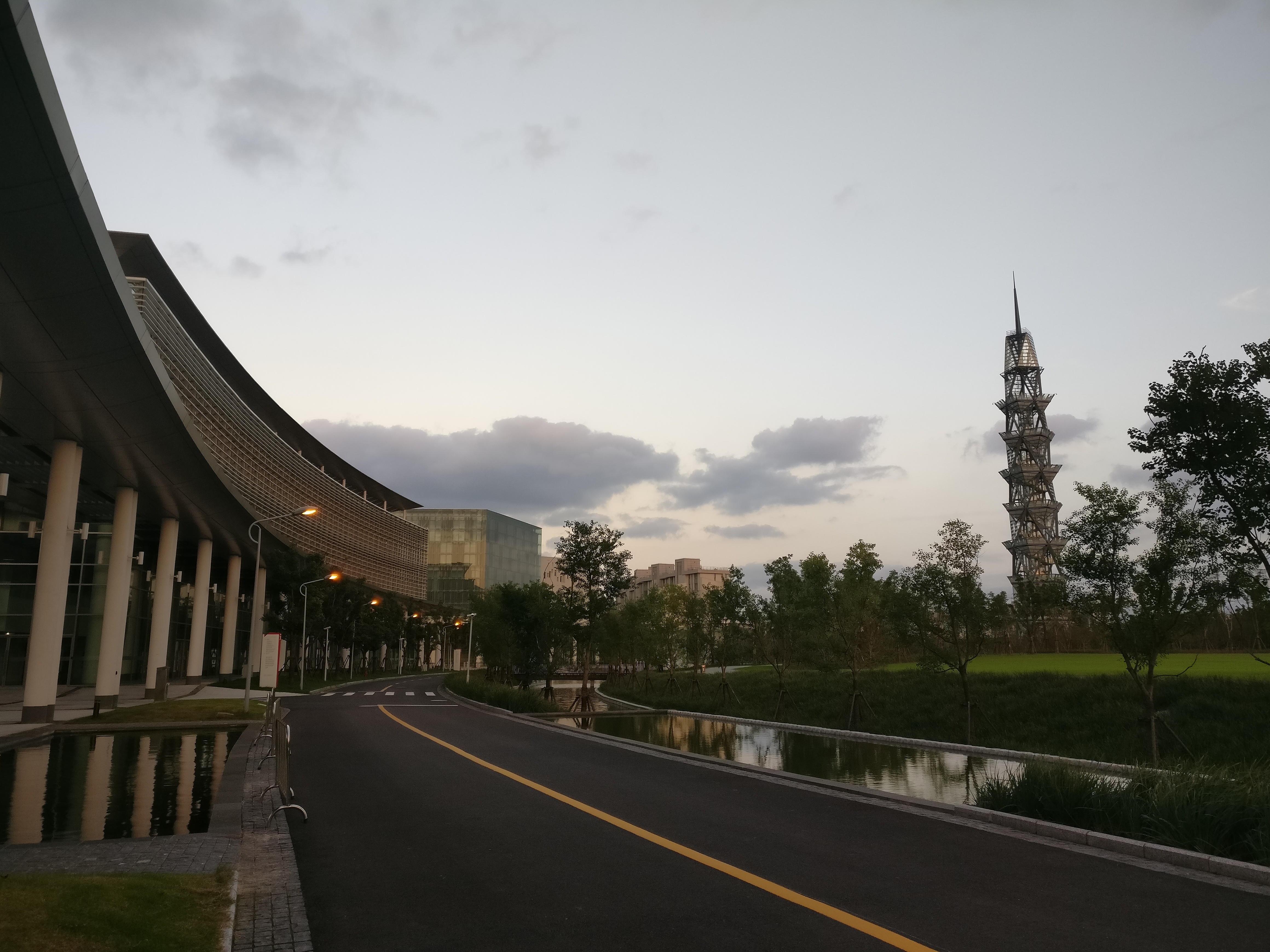 جامعة شنغهاي للعلوم والتكنولوجيا حرم جامعي