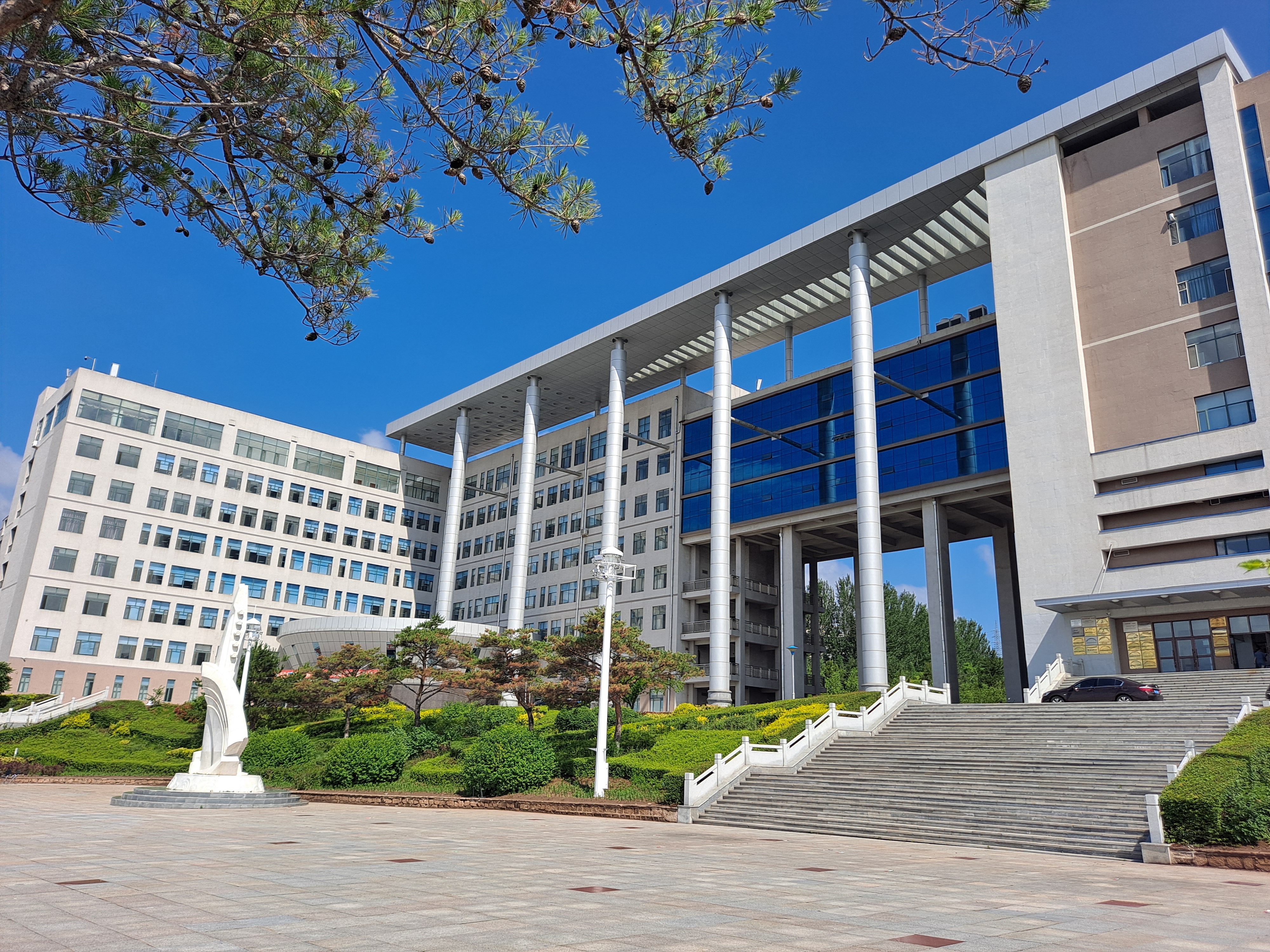 جامعة يانبيان حرم جامعي